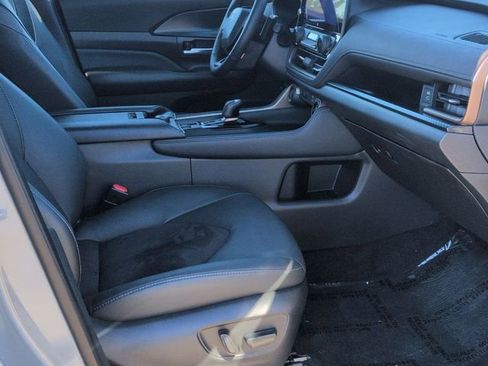 Certified 2025 Toyota Grand Highlander MAX Platinum image 33