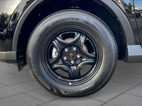 Used 2017 Toyota RAV4 LE image 10