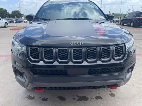Used 2024 Jeep Compass Trailhawk AWD/4WD image 2