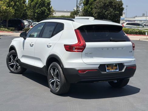 New 2026 Volvo XC40 B5 Core AWD/4WD image 5