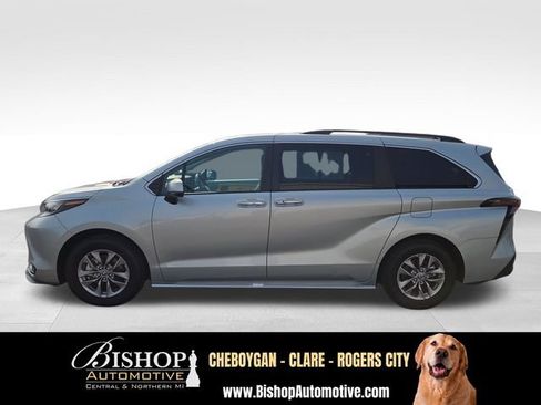 Used 2025 Toyota Sienna XLE FWD image 21
