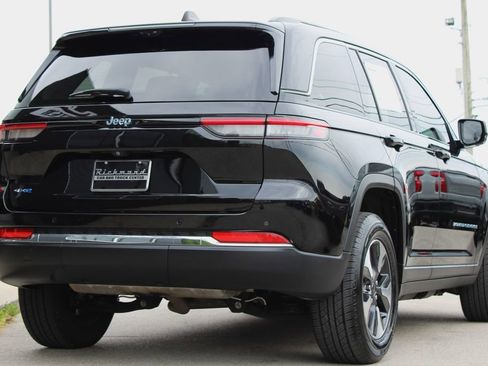 Used 2023 Jeep Grand Cherokee 4WD 4xe w/ Luxury Tech Group II image 13