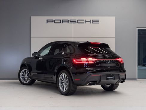 Certified 2025 Porsche Macan image 3