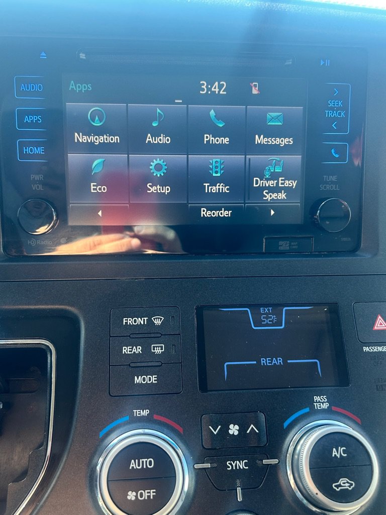 Used 2015 Toyota Sienna XLE Premium FWD image 26