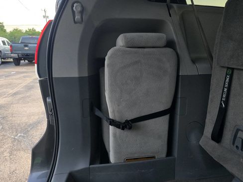 Used 2012 Toyota Sienna LE image 47