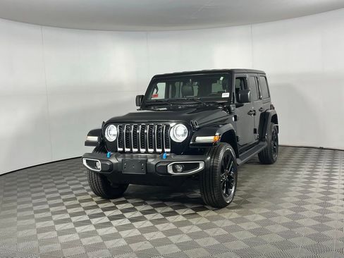 Used 2023 Jeep Wrangler Unlimited Sahara w/ Cold Weather Group image 4