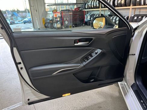 Used 2021 Toyota Avalon XSE image 22