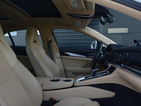 Certified 2018 Porsche Panamera 4 AWD/4WD image 25