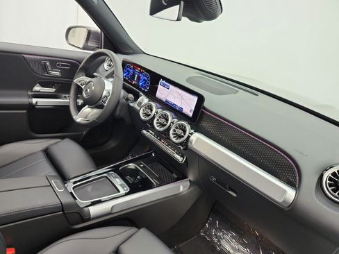 Used 2024 Mercedes-Benz EQB 300 4MATIC image 18