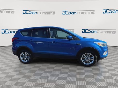 Used 2019 Ford Escape SE image 2