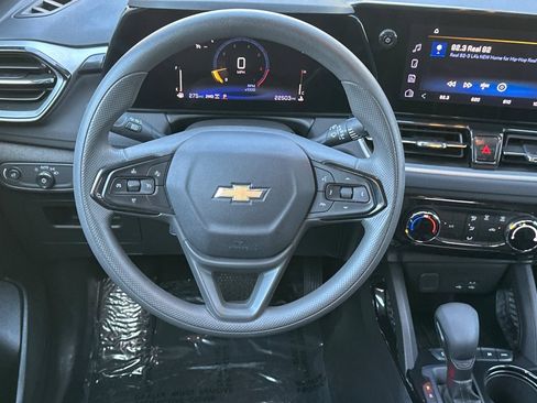 Used 2025 Chevrolet TrailBlazer LT AWD/4WD image 12