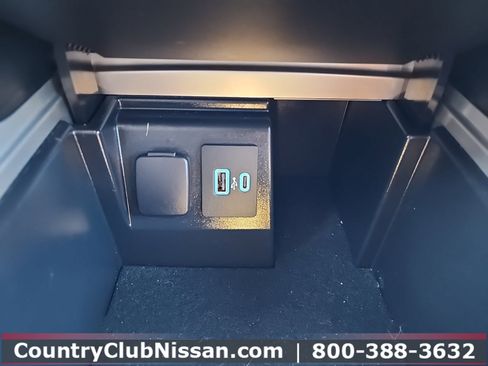 Used 2022 Ford Explorer XLT w/ Equipment Group 202A image 13