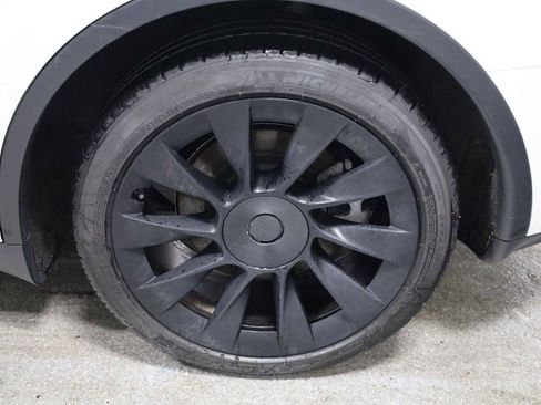Used 2020 Tesla Model Y Long Range image 34