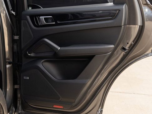 Certified 2019 Porsche Cayenne image 33