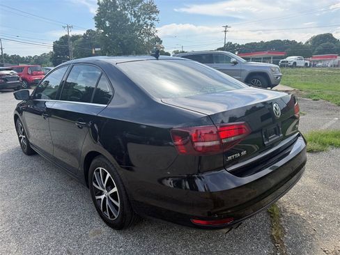 Used 2018 Volkswagen Jetta SE FWD image 3