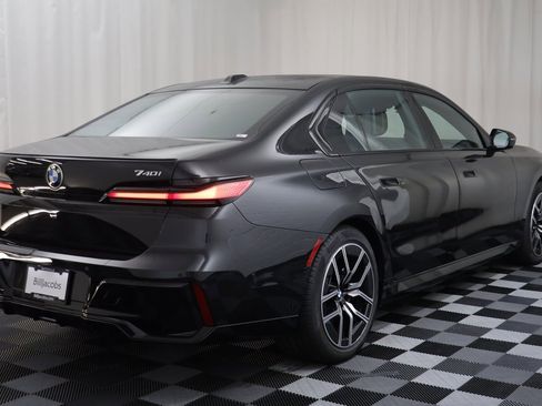 Certified 2025 BMW 740i xDrive w/ Premium Package image 18