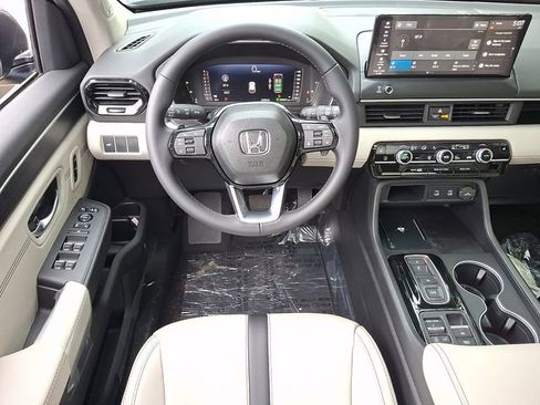 New 2026 Honda Pilot Touring image 7
