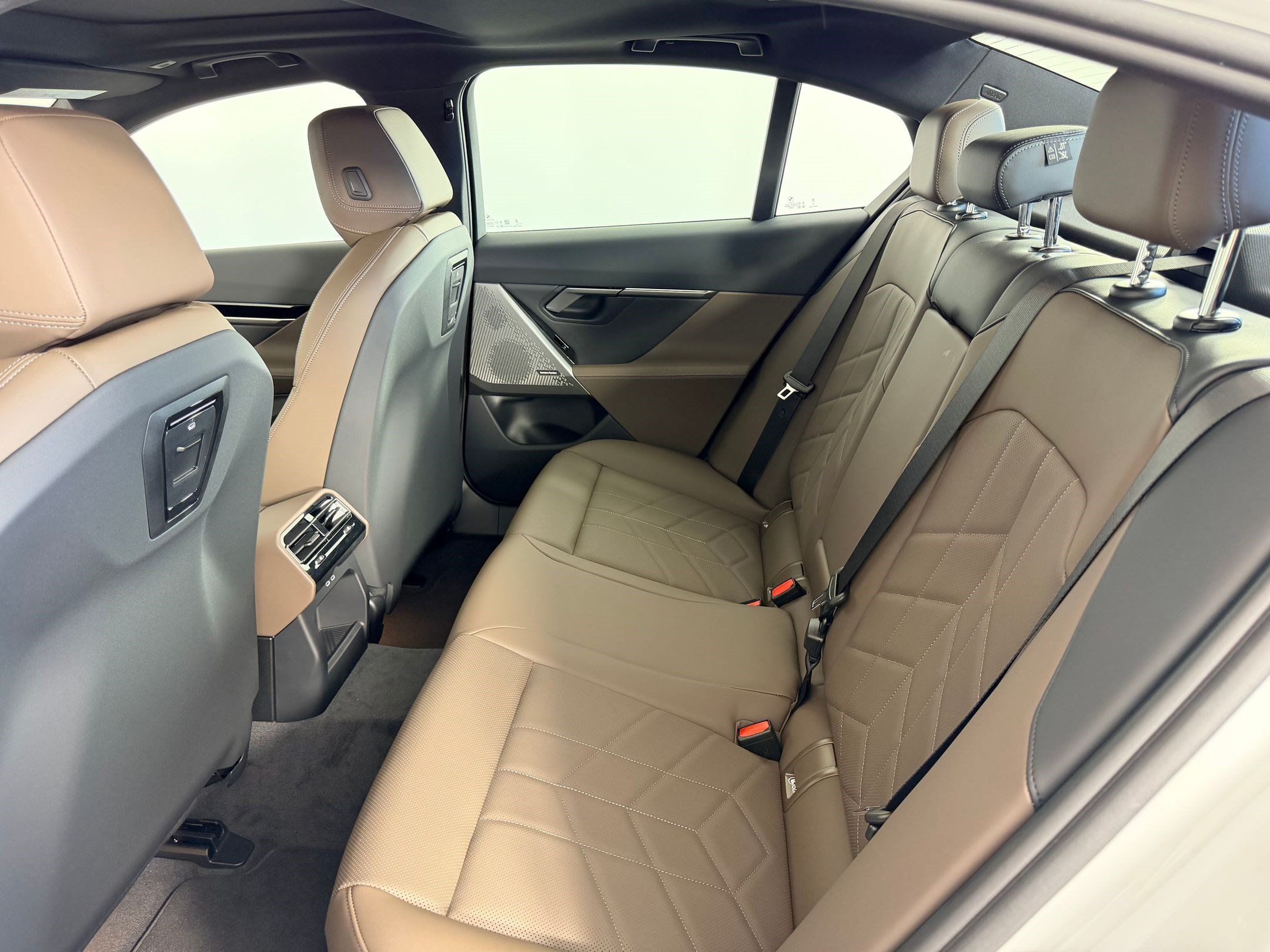 Used 2026 BMW 530i w/ M Sport Package RWD image 13