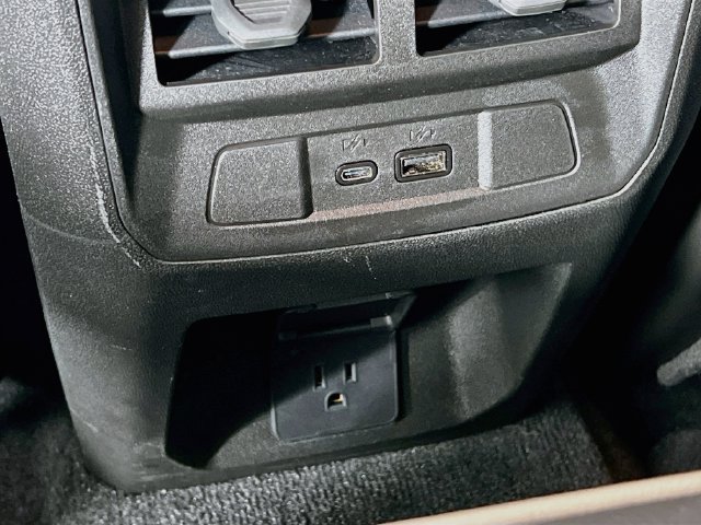 Used 2025 GMC Canyon Denali AWD/4WD image 34