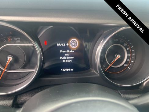 Used 2019 Jeep Wrangler Unlimited Sahara image 12