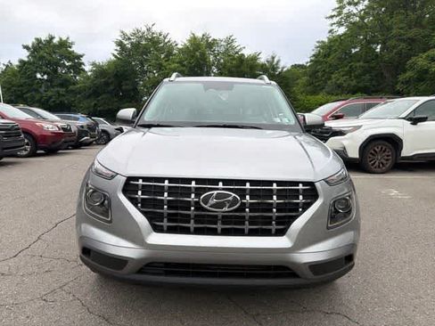 Used 2024 Hyundai Venue SEL FWD image 3