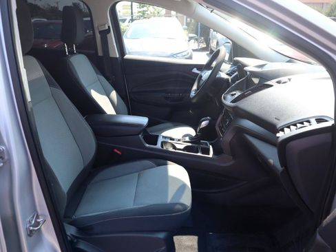 Used 2019 Ford Escape SE FWD image 9