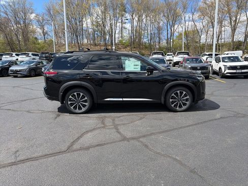 Used 2026 Nissan Pathfinder Platinum AWD/4WD image 9
