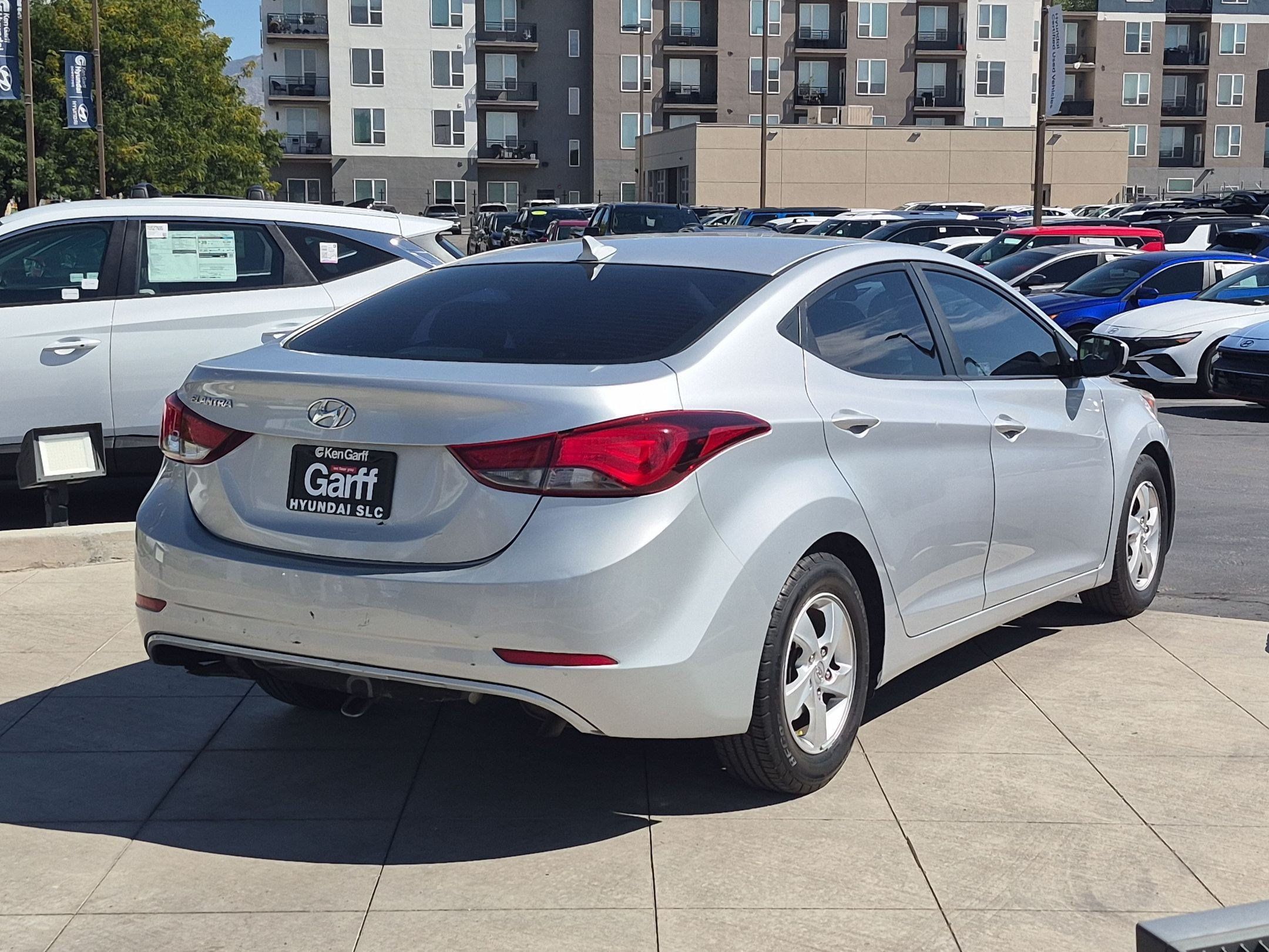 Used 2014 Hyundai Elantra SE FWD image 3