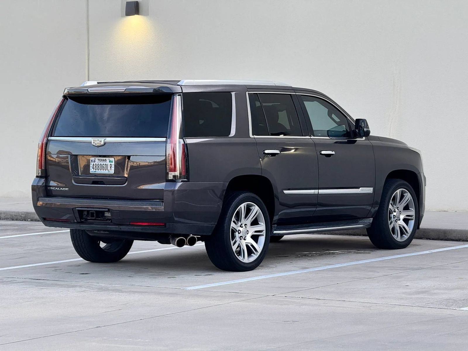 Used 2016 Cadillac Escalade Luxury AWD/4WD image 7