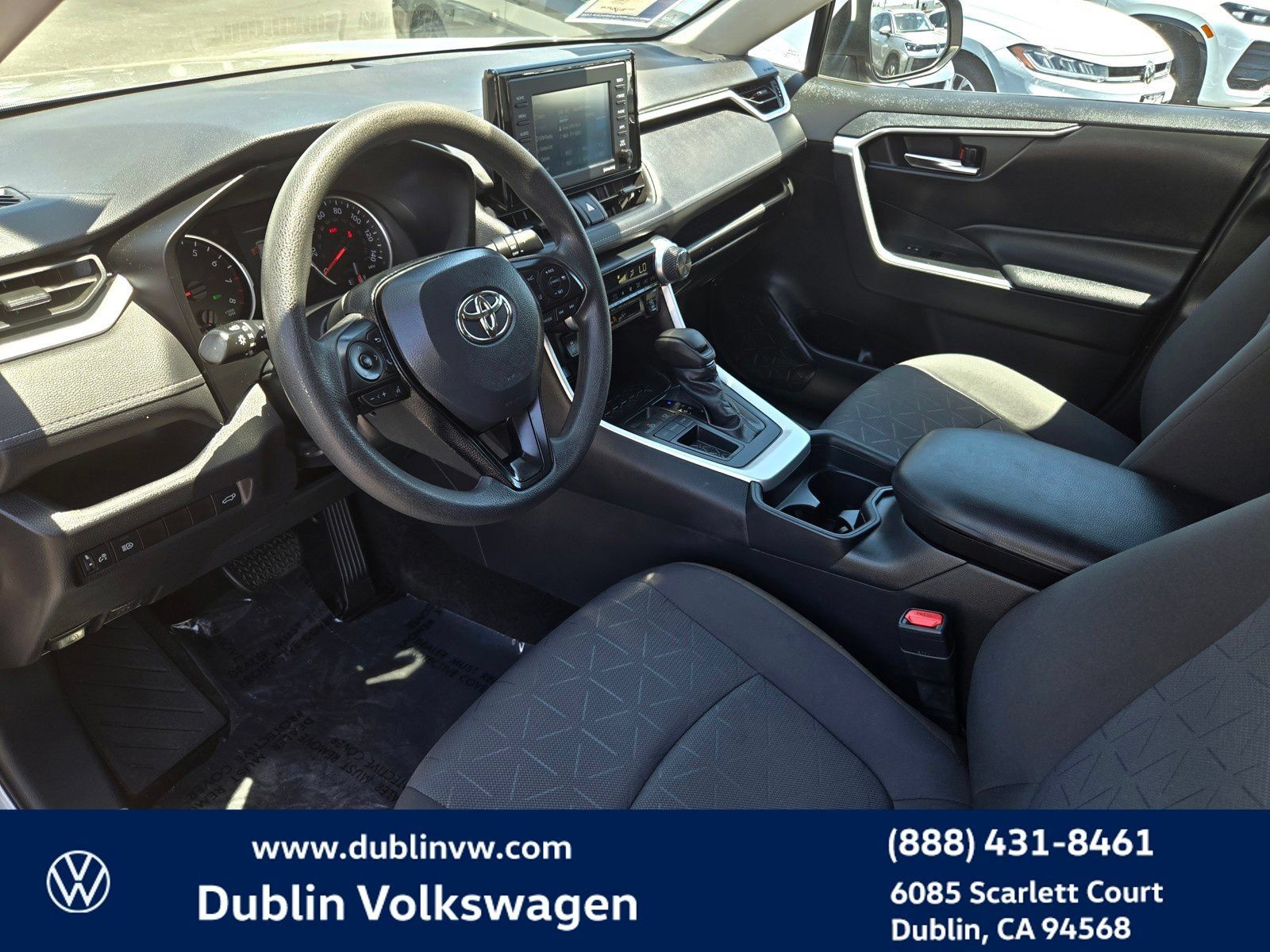 Used 2021 Toyota RAV4 XLE w/ Convenience Package FWD image 9