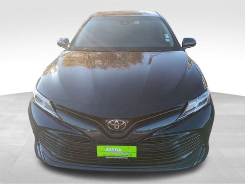 Used 2018 Toyota Camry L image 9