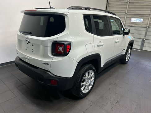 Used 2022 Jeep Renegade Latitude w/ Sun/Sound Group AWD/4WD image 3