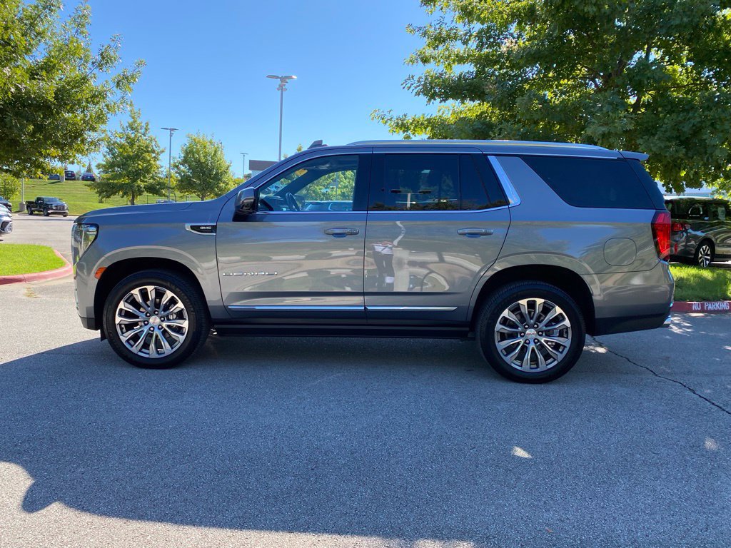 Used 2021 GMC Yukon Denali w/ Denali Premium Package AWD/4WD image 4