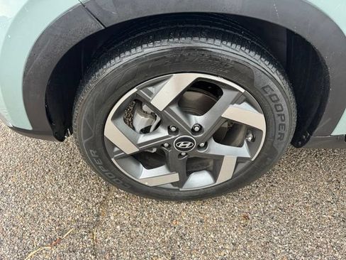 Used 2026 Hyundai Venue SEL FWD image 8