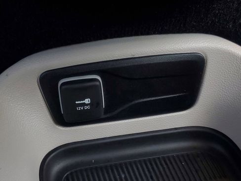 Used 2024 Chrysler Pacifica Touring-L image 30