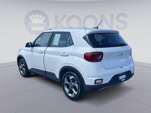 Used 2025 Hyundai Venue SEL FWD image 8