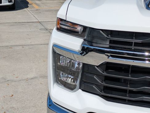 Used 2025 Chevrolet Silverado 2500 LT w/ Convenience Package AWD/4WD image 9