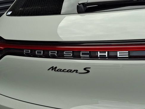 Certified 2022 Porsche Macan S AWD/4WD image 34