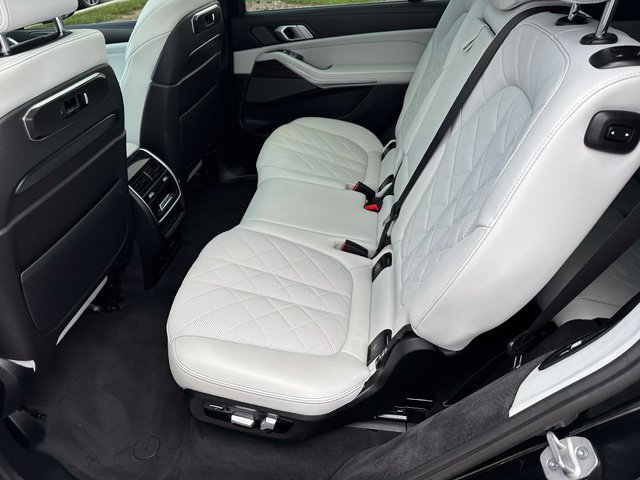 Used 2024 BMW X7 xDrive40i w/ M Sport Package AWD/4WD image 19