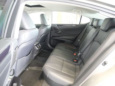 Used 2020 Lexus ES 300h w/ Accessory Package 2 image 29