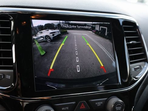 Used 2021 Jeep Grand Cherokee Laredo X image 31