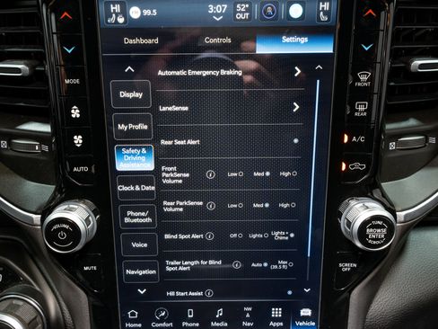 Used 2024 RAM 2500 Big Horn w/ Safety Group image 21