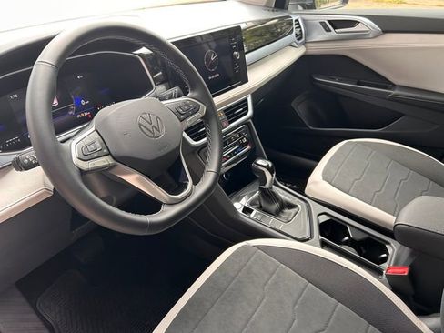 New 2026 Volkswagen Taos SE FWD image 8