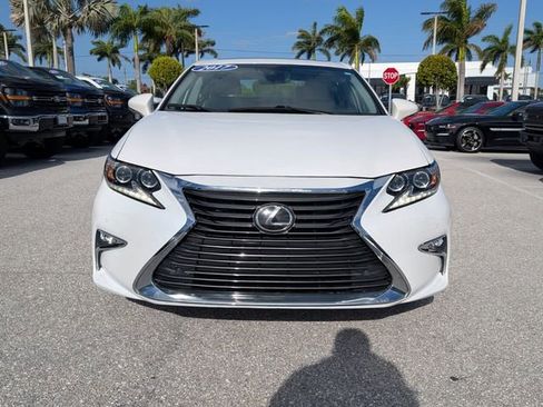 Used 2017 Lexus ES 350 w/ Luxury Package FWD image 2