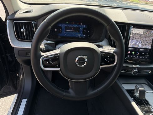 Certified 2025 Volvo XC60 B5 Plus AWD/4WD image 18