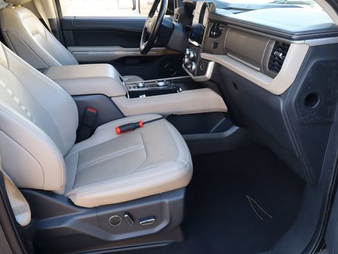 Used 2024 Ford Expedition Limited AWD/4WD image 17