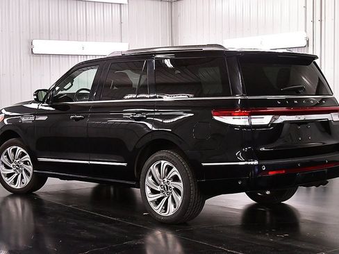 Used 2024 Lincoln Navigator Premiere image 5