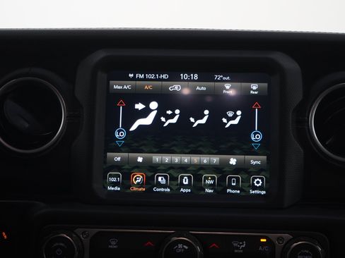 Used 2020 Jeep Wrangler Unlimited Sahara AWD/4WD image 16