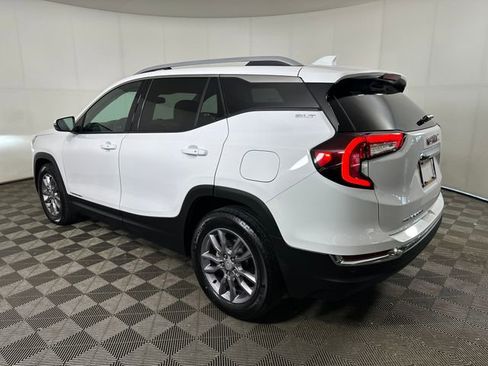 Used 2023 GMC Terrain SLT w/ Infotainment Package II image 5
