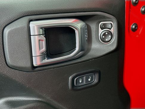 Used 2025 Jeep Wrangler Unlimited Rubicon image 17